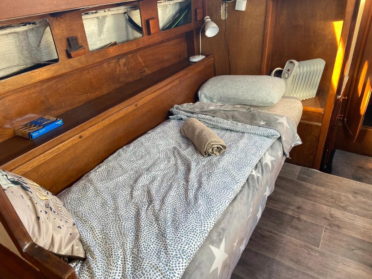 Hôtel Fantastic Sailing Boat To Sleep In Barcelone Extérieur photo