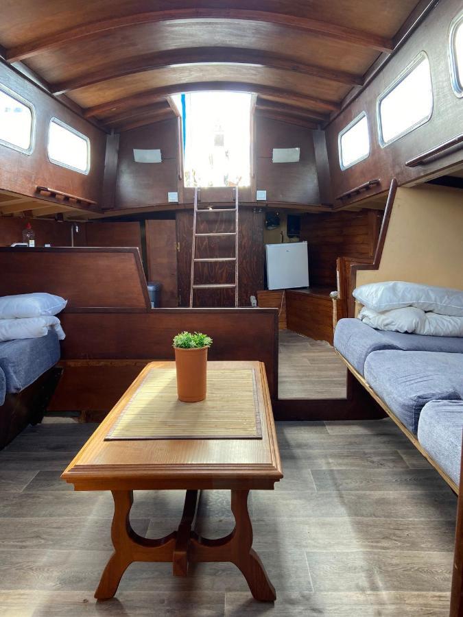Hôtel Fantastic Sailing Boat To Sleep In Barcelone Extérieur photo