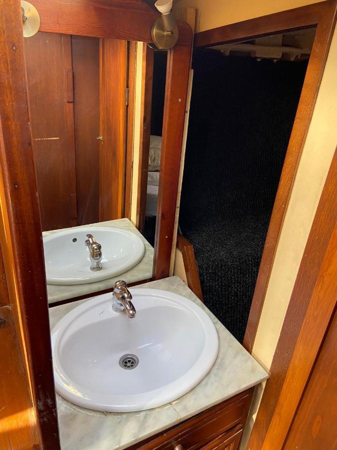 Hôtel Fantastic Sailing Boat To Sleep In Barcelone Extérieur photo